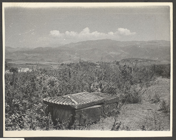 Ma Chu's grave near Hsiao Weiken, Menghua