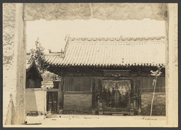 Sian, Shensi. (Toward the school)