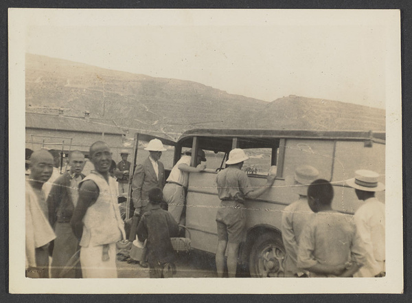 Tungkuan, Shensi. 'The covered wagon' about to leave Tungkwan.