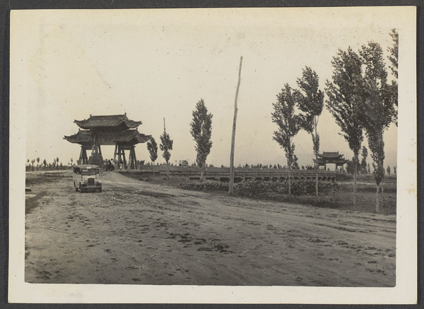 Approaching Sian.  A T'ang dynasty bridge.