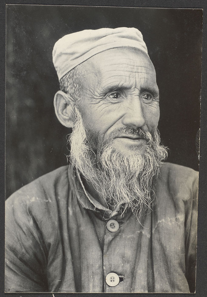 Kehtsikung, Tsinghai. A Salar from Kehtsikung who begged me to take his picture.