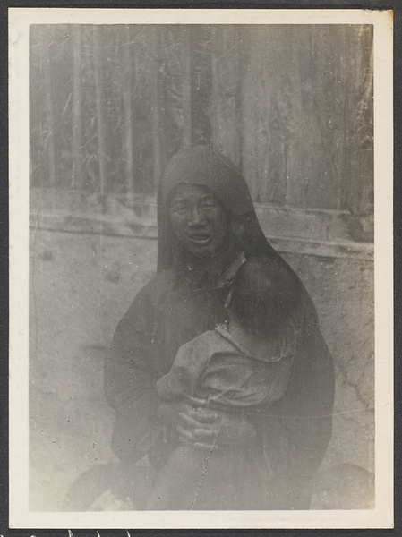 Shunhwa.  Salar husband, wife and baby.  [Salar wife and baby.]