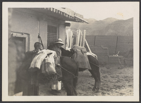 Tsinghai.  Packing up after 'ta chien' at Lo T'o P'u.  'Canon Streeter' and his lackey.