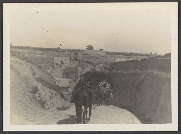 Payenjung. Its beginnings were in a military camp to quell the Tibetans. Approaching the West Gate. Going down to the moat. Hsi Kuan and Moslem quarters this side of gate.