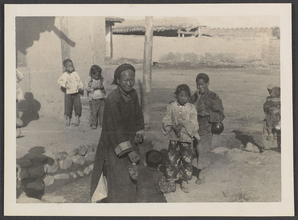 Tsinghai. Ma and the kids.
