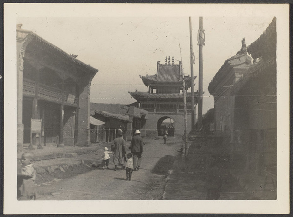 Payenjung. Its beginnings were in a military camp to quell the Tibetans. The Drum Tower & main street.