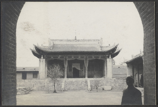 Yu Wang. Mosque inside the fort.