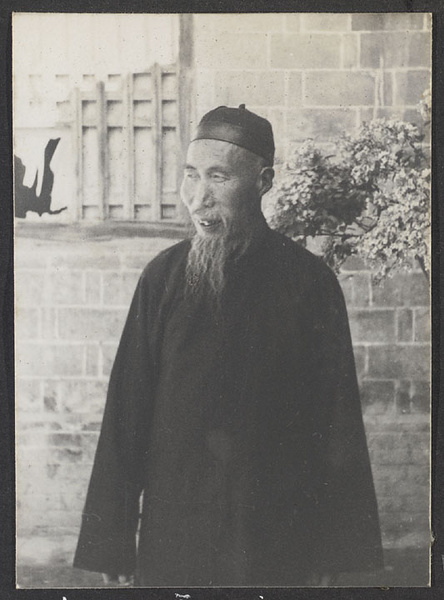 Pingliang, Kansu. Lan I-pin, a money lender & friend of the S.A.M.