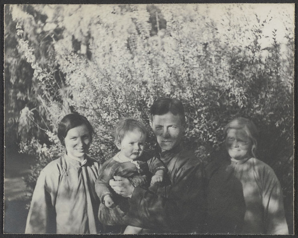 Pingliang, Kansu. The Earl Petersons & Miss Nelson. S.A.M. station.