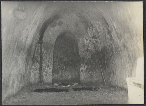 On the road to Pingliang. The mihrab - mosque cave, Ts'ui Ti P'o.