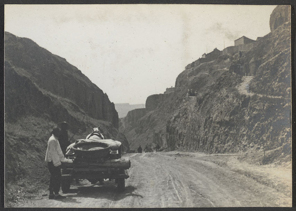 Wei River Valley - W. Shensi.  Descent to Wukung.