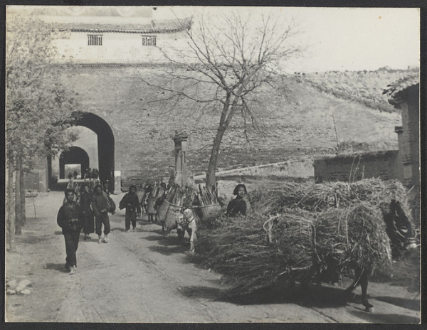 West Shensi.  West Gate, Fenghsiang, Shensi.