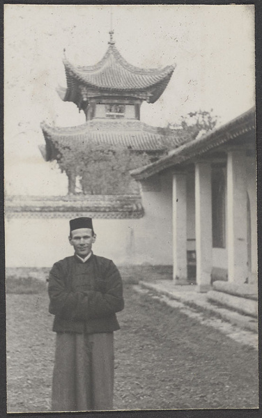 Kuyuan, Kansu. S.A.M. station. Sung Ahung.