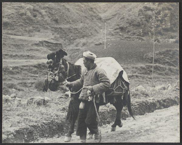 Lungchow, Shensi.  A Kansu.