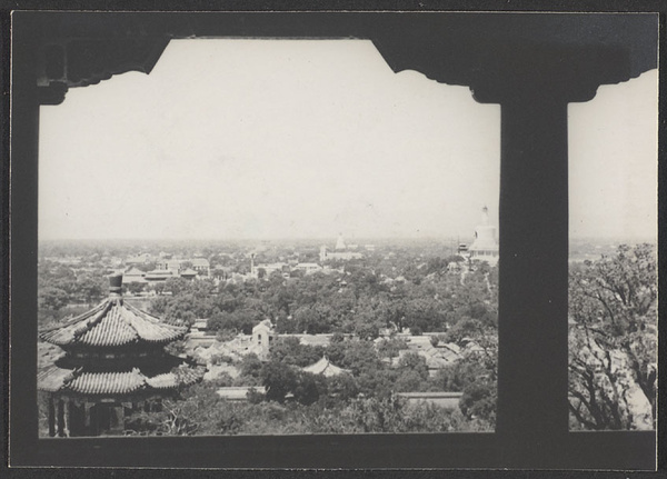 Beijing. Skyline showing Fu lan ting and Bai ta seen from pavilion in Jingshan Gong Yuan.