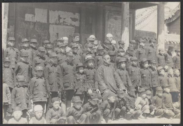 Weichow. The head teacher & pupils.