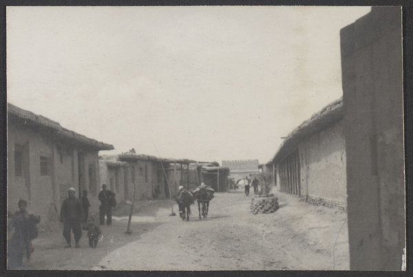 On the border of the Odos Desert.  Main street - Hui An Pao.  Central tower ahead.