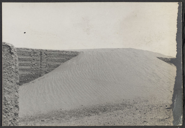 On the border of the Odos Desert. The sands of time.