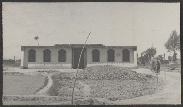 On the Wu Chung Pao Plain. One of the flat roofed mosques.