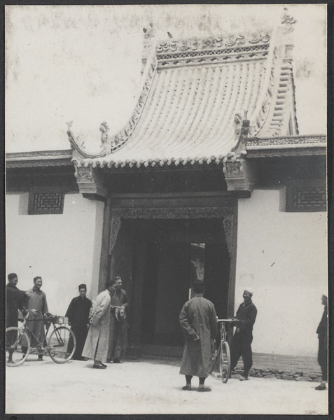 Hung Lo Fu, home of Ma Tsen-wu, & Pan Ch'iao, home of Ma Chin-hsi. Entrance to Pan Ch'iao.