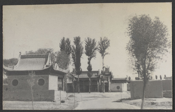 Lin Wu Hsien and across the Yellow River.  A beautiful temple on the Marco Polo Road.