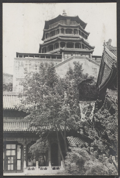 Summer Palace.  (Fo xiang ge)