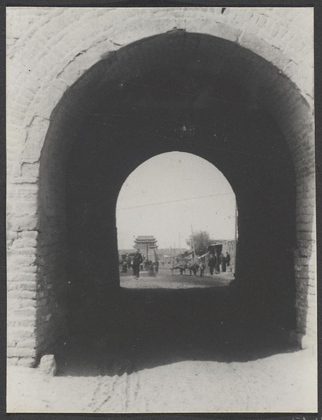 Into Ningsia City. Through the South Kuan Gate to the South Gate.