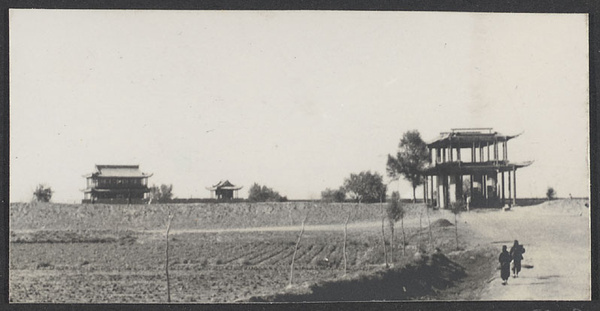 Pinglo Ningsia.  Approaching the South Gate.