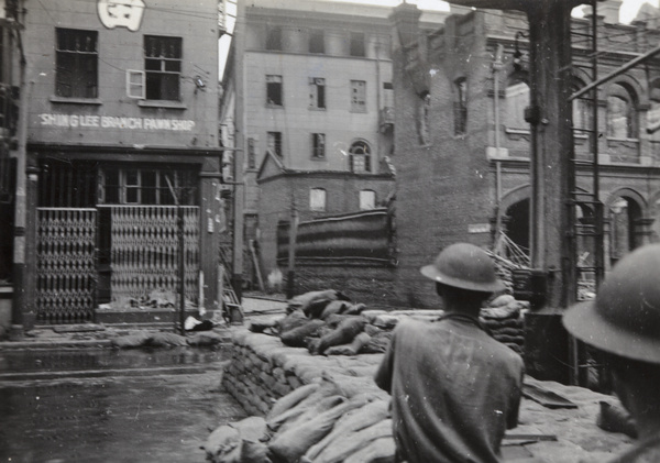 British soldiers watching a Chinese soldier, Pantheon Theatre, North Kiangse Road, Shanghai, 1937