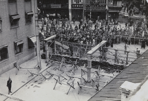 Chinese refugees in Nanshi, at Port de Nord gate to French concession, Shanghai, 1937