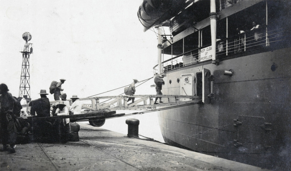 Chinese Labour Corps, going on board the 'RMS Empress of Russia', Qingdao (青岛)