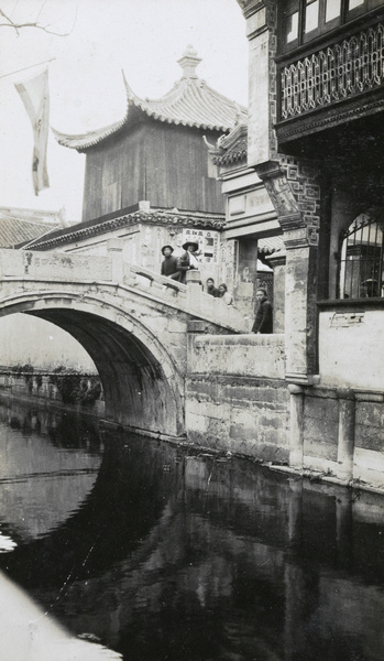 Huanlong Bridge (环龙桥), the entrance to Yuyuan Garden (Tea Gardens), Shanghai