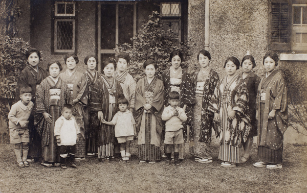 A group of women and children in front of a company house for employees of Mitsui & Co. (三井物産), Shanghai (上海)