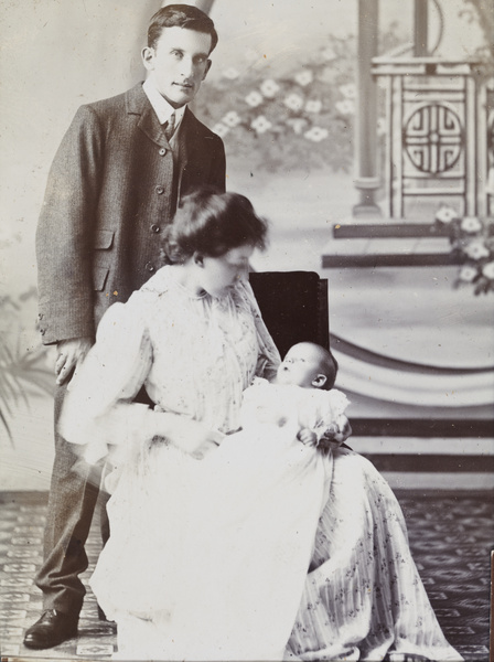 Leo and Nellie Dudeney with baby Alvan