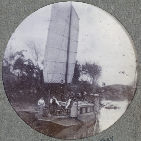 Nellie and Leo Dudeney with George Woodhead on a houseboat holiday, Easter 1903, near Shanghai