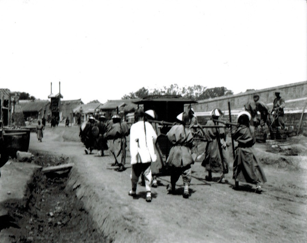 Magistrate in a sedan chair, Tientsin