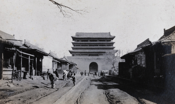 A city gate and main road, Xinzhou (忻州市), Shanxi
