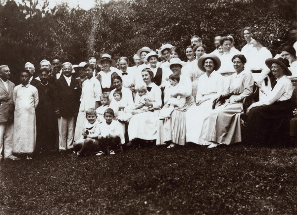 Portrait of a group in Guling, Lushan