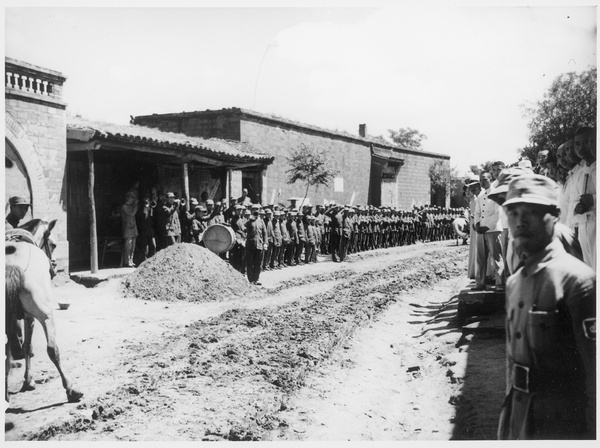 Parade to welcome Michael Lindsay (林迈可) and George E. Taylor to General Lü Zhengcao (吕正操)'s headquarters