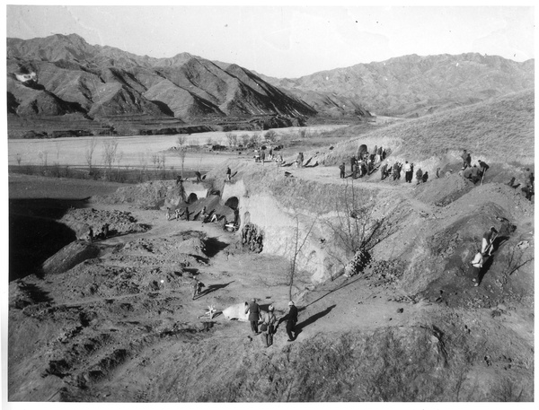 Building caves for new Jinchaji Headquarters (to make destruction by the Japanese more difficult)