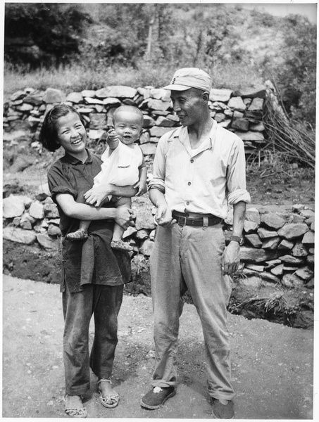 General Lü Zhengcao (Lv Zhengcao 吕正操), with his wife Liu Sha (刘沙) and son Lu Tongyu (吕彤羽), 1942