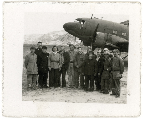 A group of Chinese and foreigners next to a Douglas C-47 Skytrain (Dakota), Yan'an (延安)