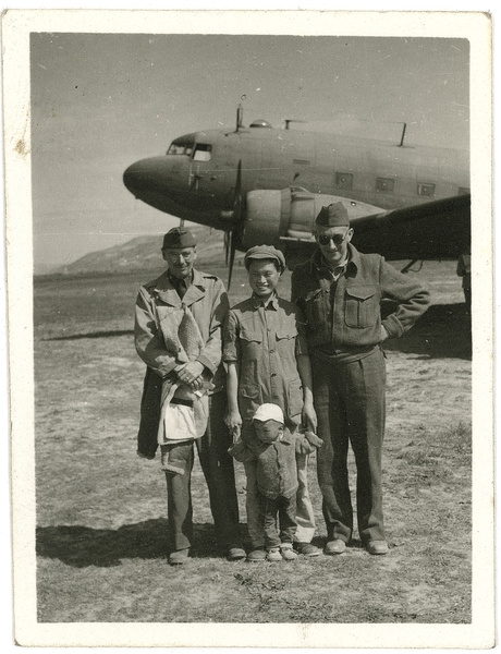 Brooks Atkinson and Günther Stein, with Hsiao Li Lindsay (李效黎) and Erica Lindsay, near a Douglas C-47 Skytrain, Yan'an (延安)