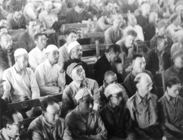 Michael Lindsay (林迈可), Hsiao Li Lindsay (李效黎) and Chinese Communist officials at a meeting