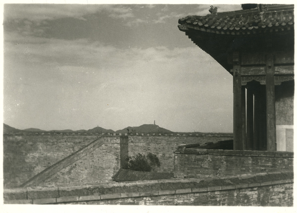 View from the Tuancheng Fortress (团城演武厅 / 團城演武廳), Beijing