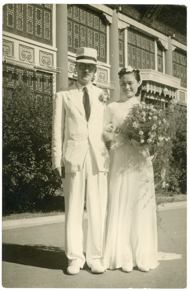 Michael Lindsay (林迈可) and Hsiao Li Lindsay (李效黎) on their wedding day, Yenching University (燕京大學), Beijing (北京), 25 June 1941