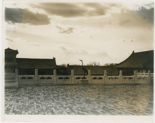 A bronze crane, Forbidden City (紫禁城), Beijing (北京)