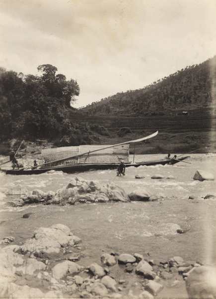 Sampan in shallow waters, Dong Xi, Fujian