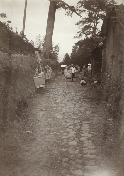 Porters with baskets of mushrooms, Yongchun, Fujian