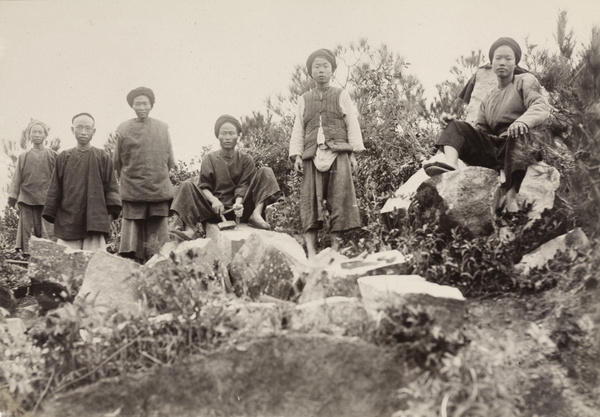 Stone cutters at Toa Bo, near Zhangpu